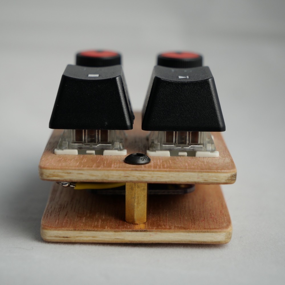 madMidiMini Compact Midi Controller with 2 Note Buttons 2 Potentiometers and LED