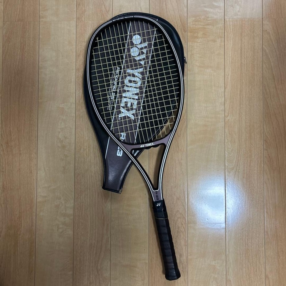 Yonex tennis racket with coer