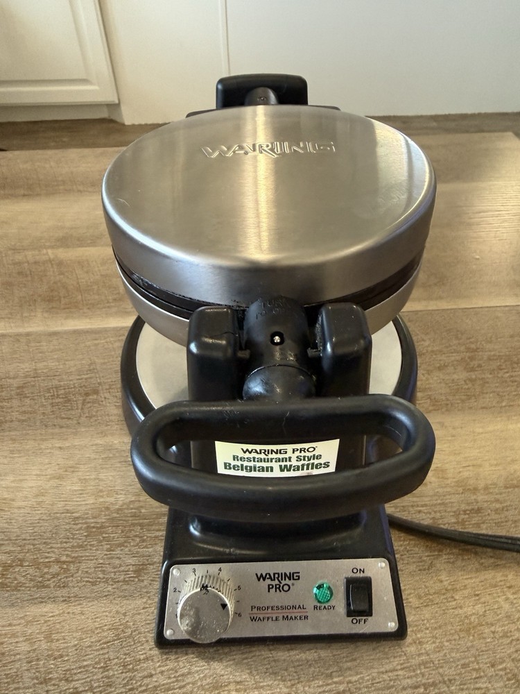 Waring Pro ~ Belgian Waffle Maker ~ Model WWM450PC ~ Tested ~ Works Great