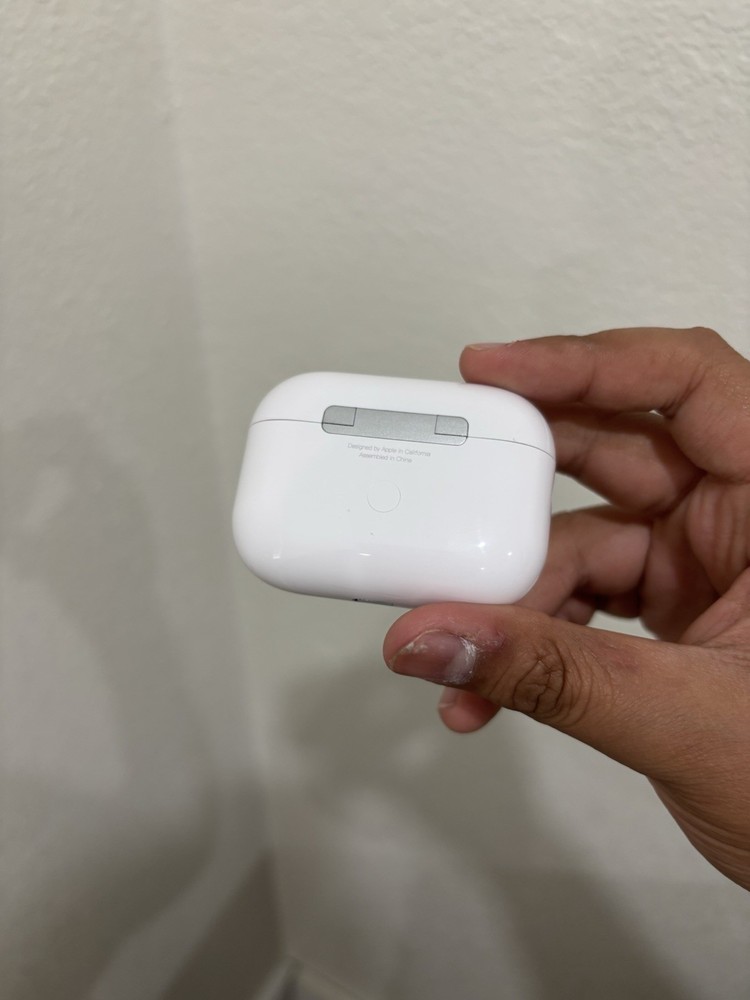 Apple AirPods Pro 1st generation MagSafe charging Case