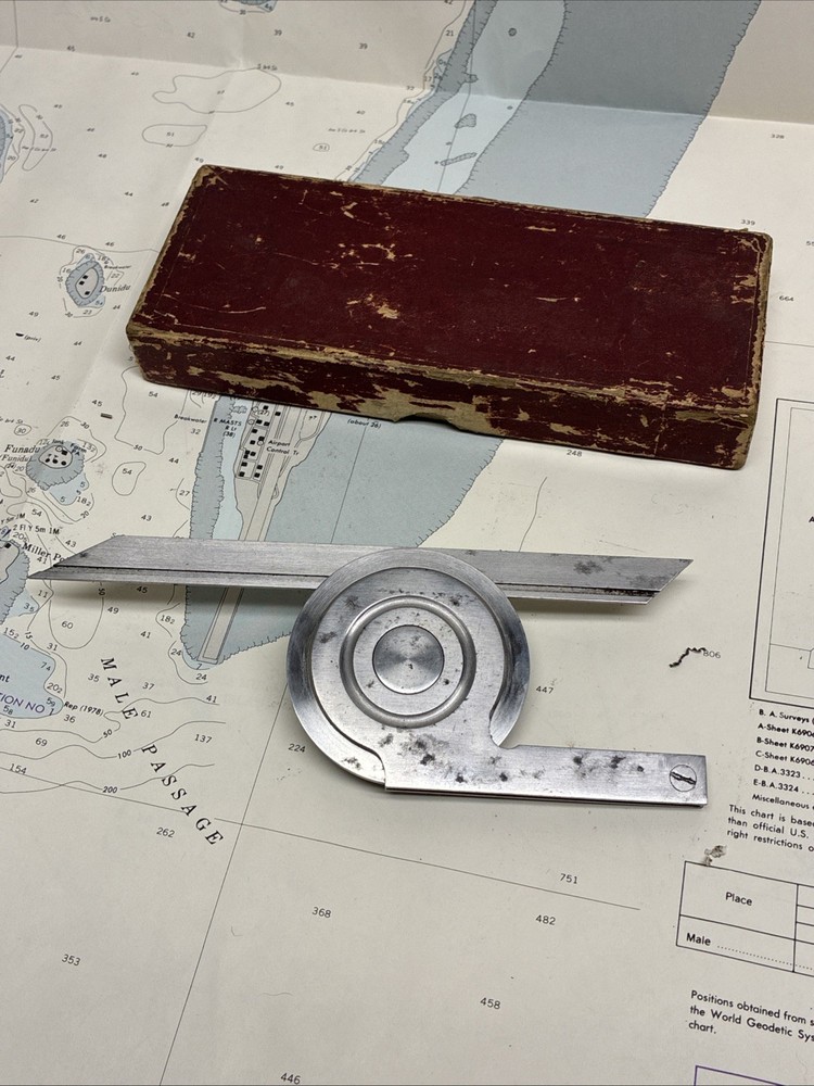 Vintage Starrett Universal Bevel Protractor No. 360