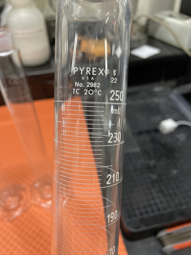 Pyrex 2982 250ml Graduated Cylinder