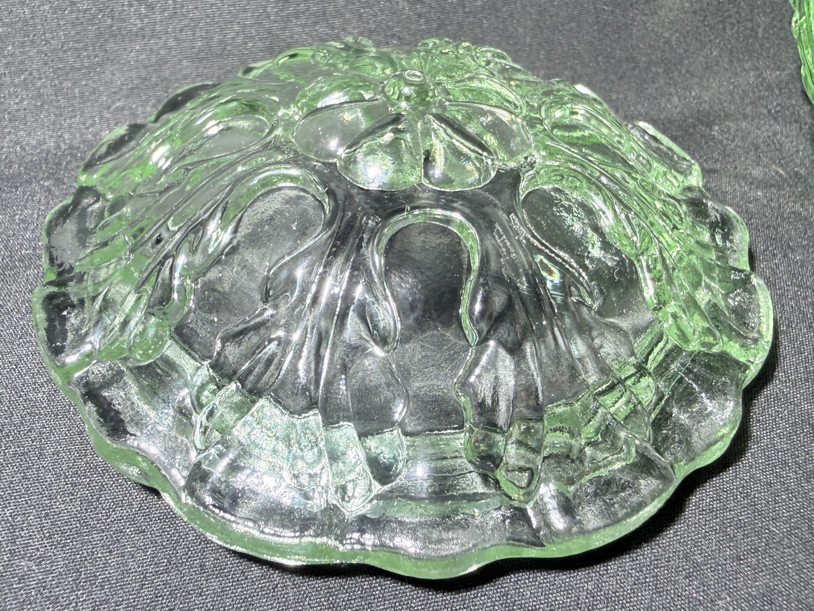 Green Vaseline Uranium glass covered candy dish coffee sugar jar bowl / selenium