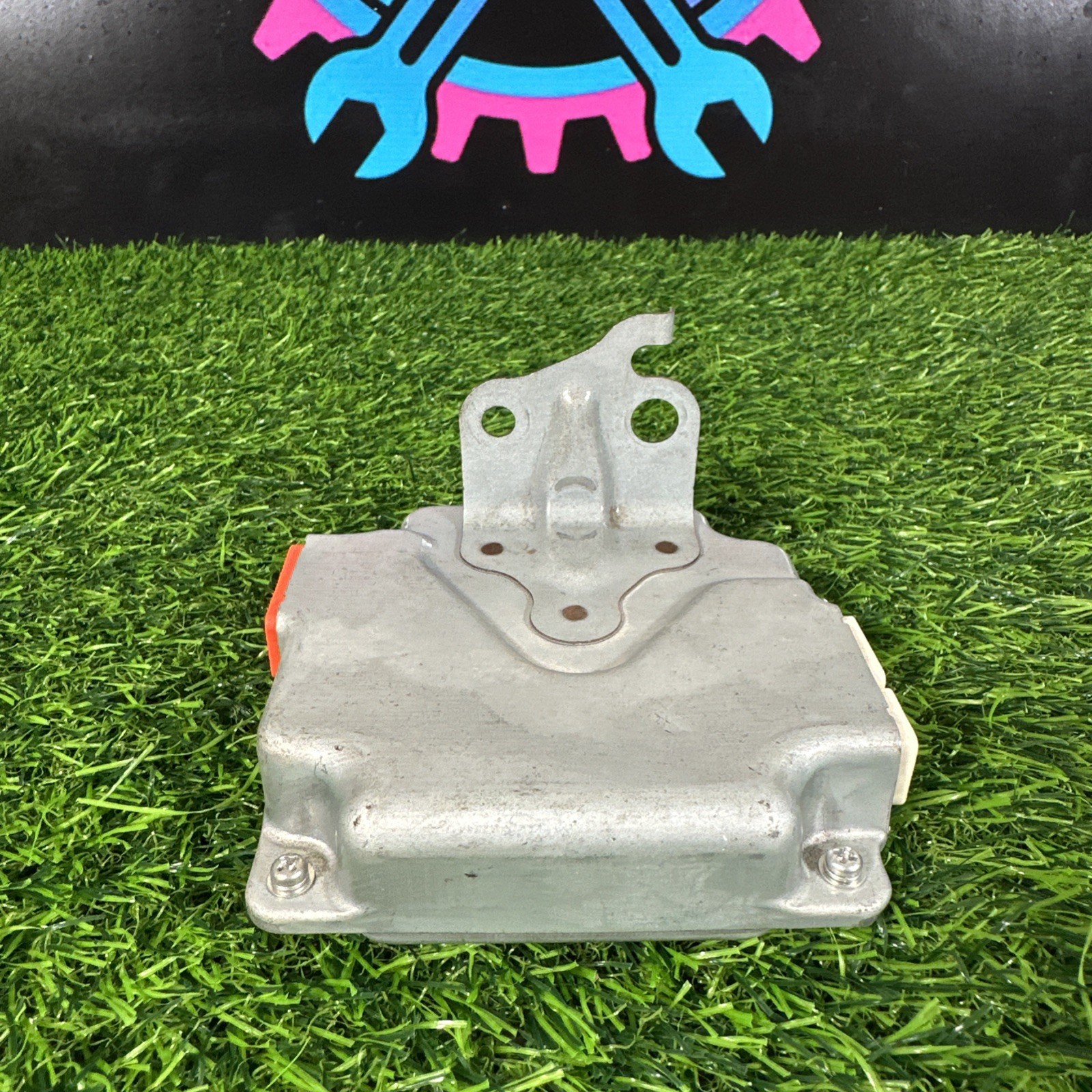 Toyota Prius Hybrid 2011-2015 Bettery Voltage Sensor Control module 89892-47080