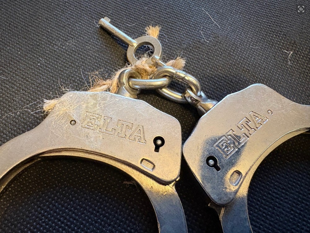 ELTA Handcuffs With Key. Working order.