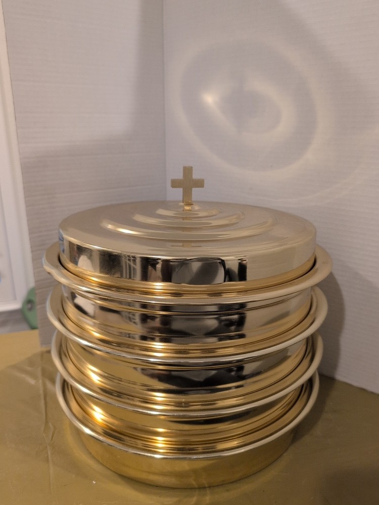 Communion Gold Tone Cup 4  Stackable Trays & 500 Communion Plastic Cups