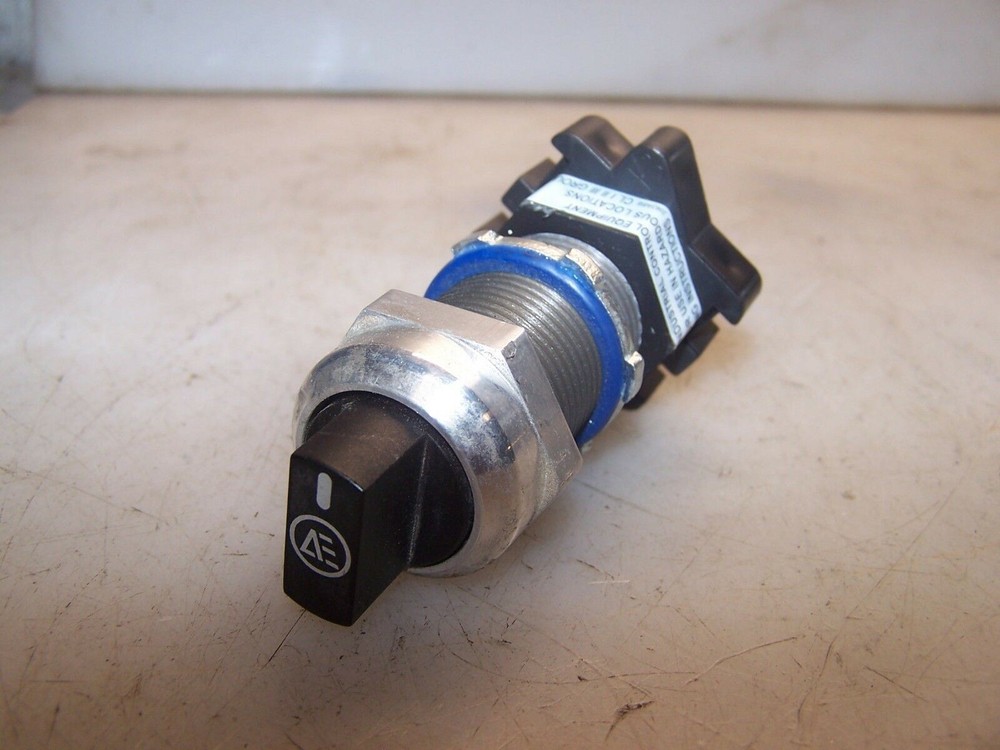 NEW AKRON HAZARDOUS LOCATION 3 POSITION MAINTAINED SELECTOR SWITCH XP3SSCB-5