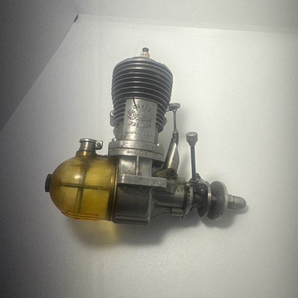 Vintage  SUPER CYCLONE Model Airplane Engine (1948)  GR 4096