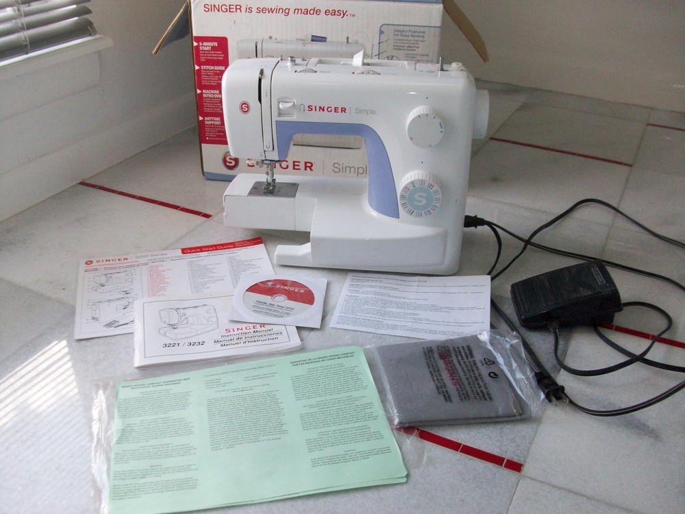 SINGER Simple 3232 Sewing Machine with Automatic Needle Threader