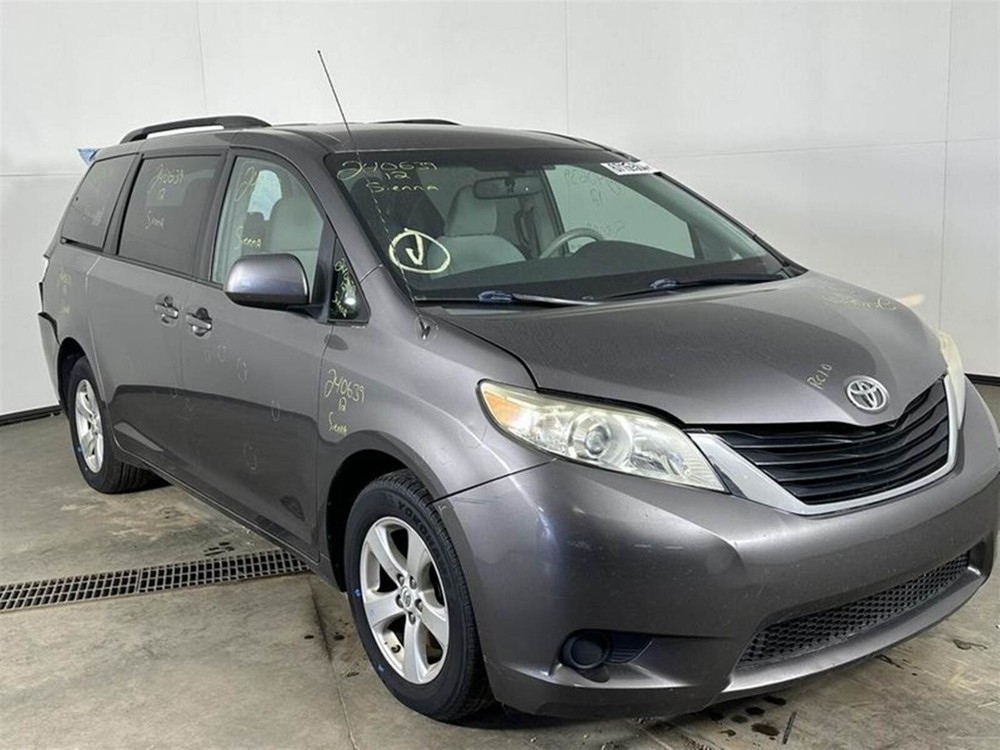 2011-2016 Toyota Sienna Engine Fuse Box