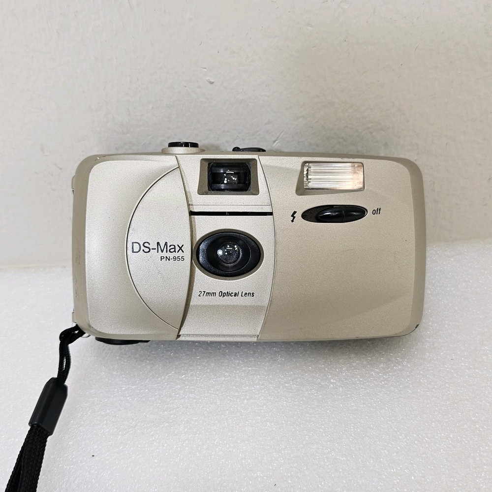DS-Max Silver Camera (PN-955) 35mm Optical Lens w/ Optional Flash & Wrist Strap