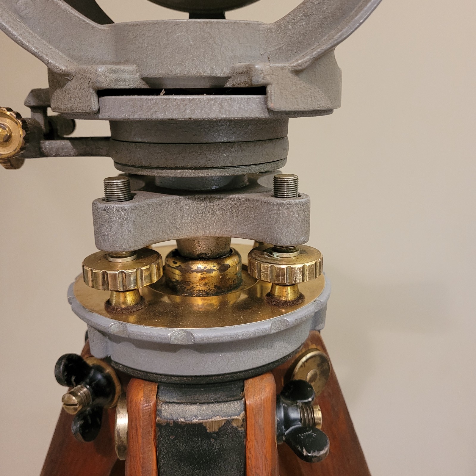 David White Transit W/TRIPOD - CLEAN READY FOR DISPLAY