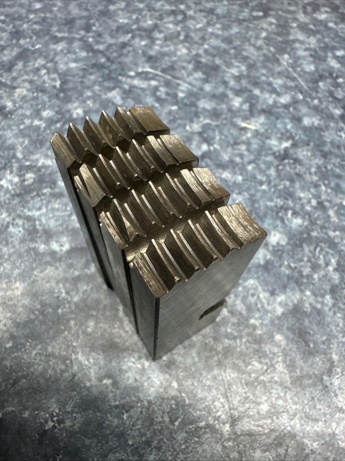 Oster 1 1/4 NC 7 Bolt Threading Dies Series 300 New