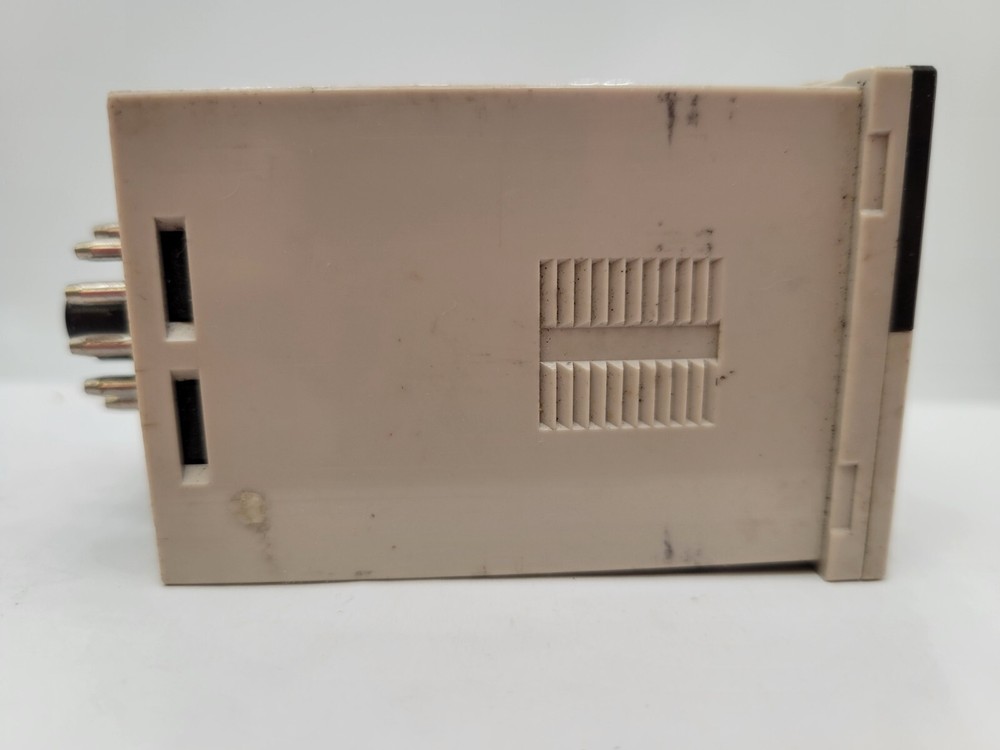 Omron H3CA-A Solid State Timer Plug-In SPDT 3-Digit Display 3A 24-240V 11-Pin