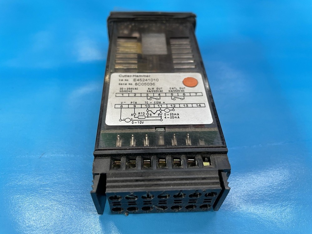 Cutler-Hammer E45241010 Temperature Controller