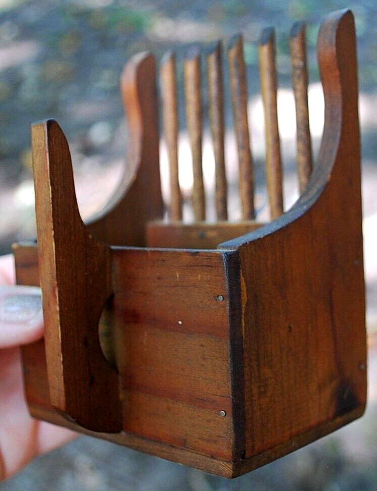 Antique Primitive HANDMADE WOOD CRANBERRY/BLUEBERRY HARVESTING SCOOP Rake Box