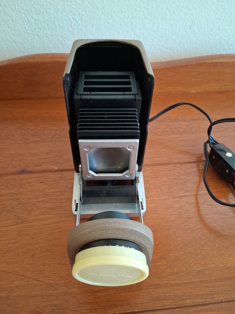 Vintage Minolta Mini 35mm Slide Projector in Original Case, Working Light