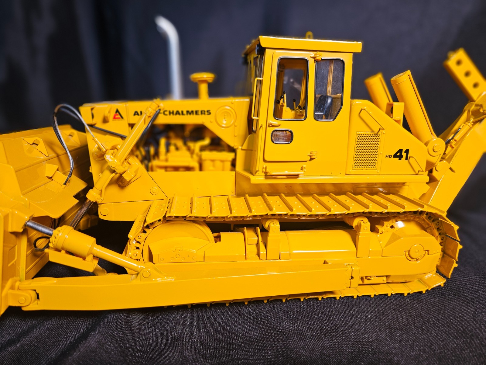 First Gear Allis-Chalmer HD41 Bulldozer with Ripper Yellow 1:25 Scale Inv. #6018