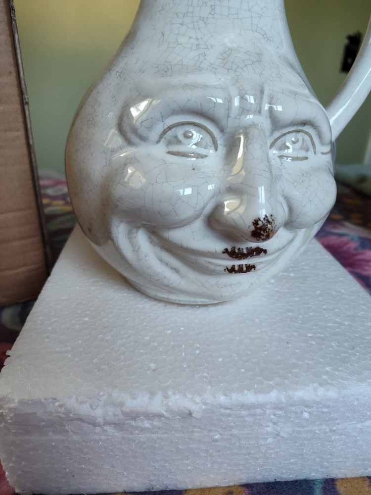 WHITE-FACED WATER POT SUPER CUTE