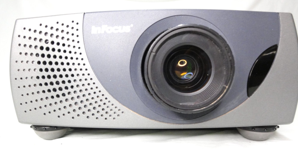 InFocus LP260 SVGA Digital Multimedia Projector WORKING
