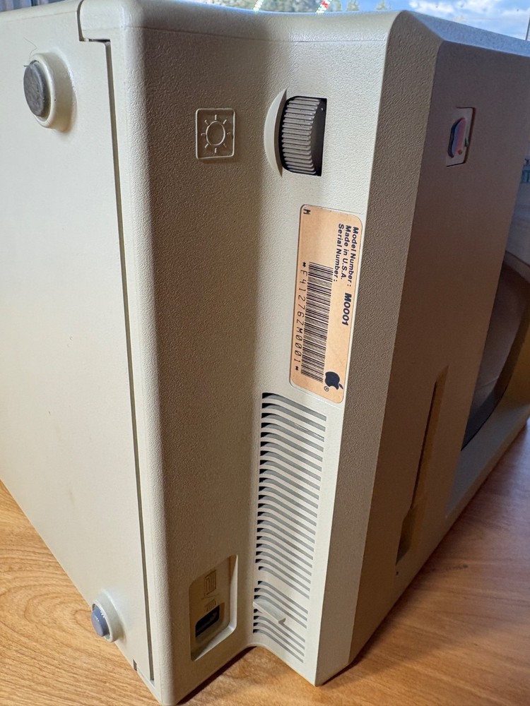 Macintosh 1984 128k computer - Recapped & Restored - Apple Mac M0001