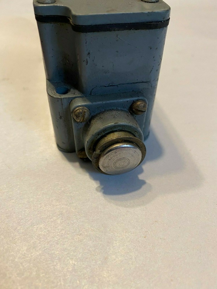 NEW ALLEN BRADLEY PRECISION LIMIT SWITCH 802-PBSJ238