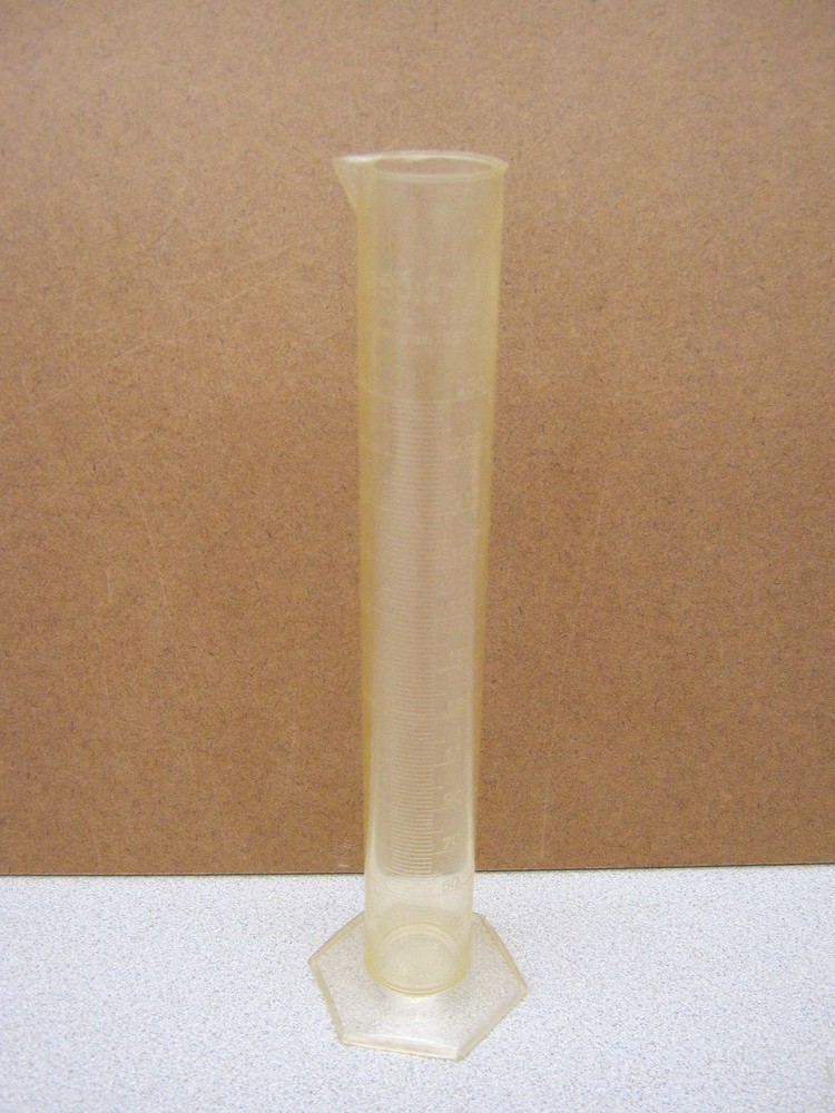 PMP 250ml GRADUATED CYLINDER 2ml INCREMENTS