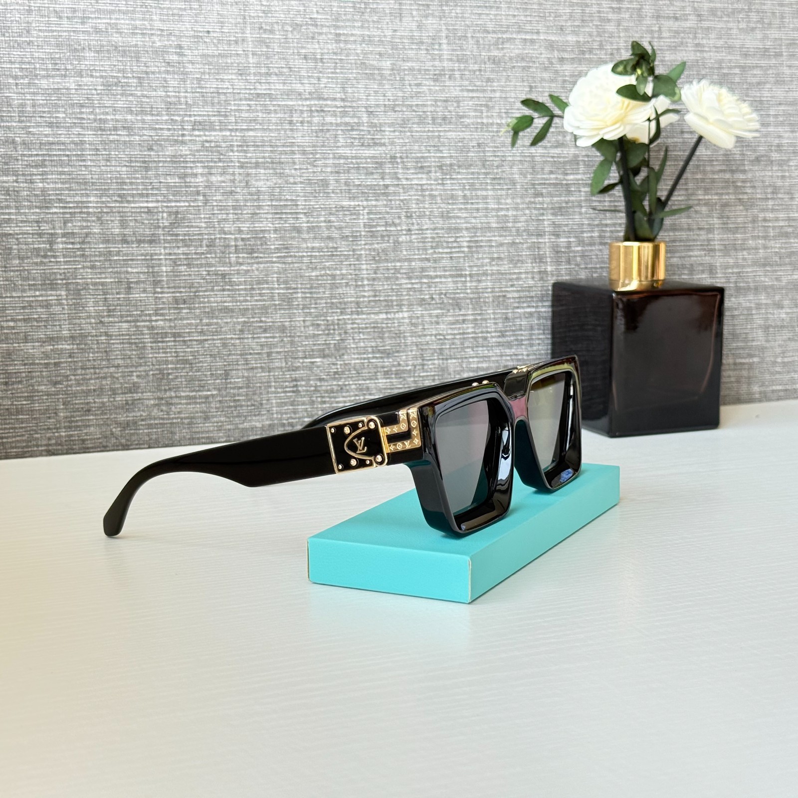 Louis Vuitton Z1165 1.1 Millionaires Sunglasses Black Square Gold LV