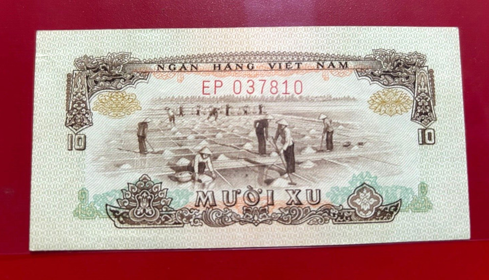 1966 TEN DONG VIETNAM BANKNOTE UNCIRCULATED