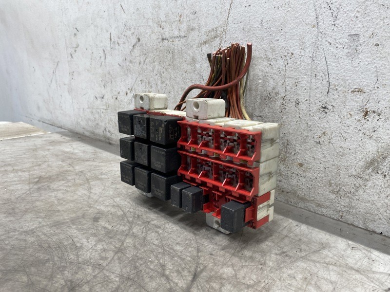 2010 Peterbilt 387 Fuse Panel (628-10977)