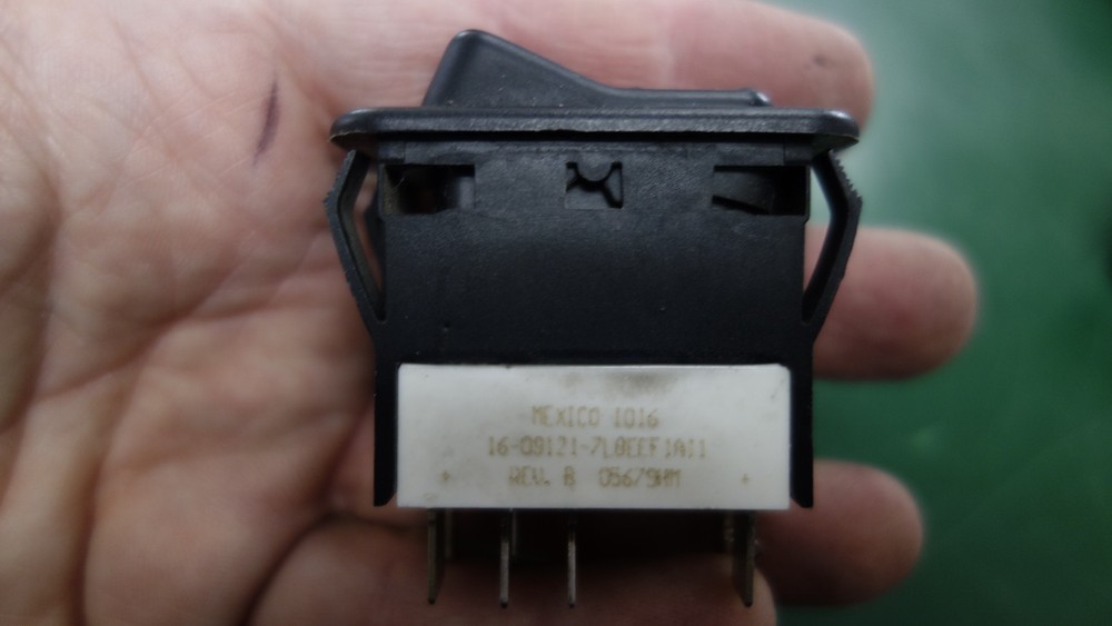 PETERBILT Rear A/C Rocker Switch 16-09121-7L8EEF1A11