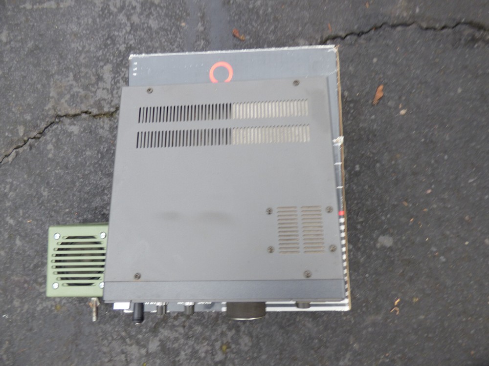 Icom IC-726 transciever w/external speaker