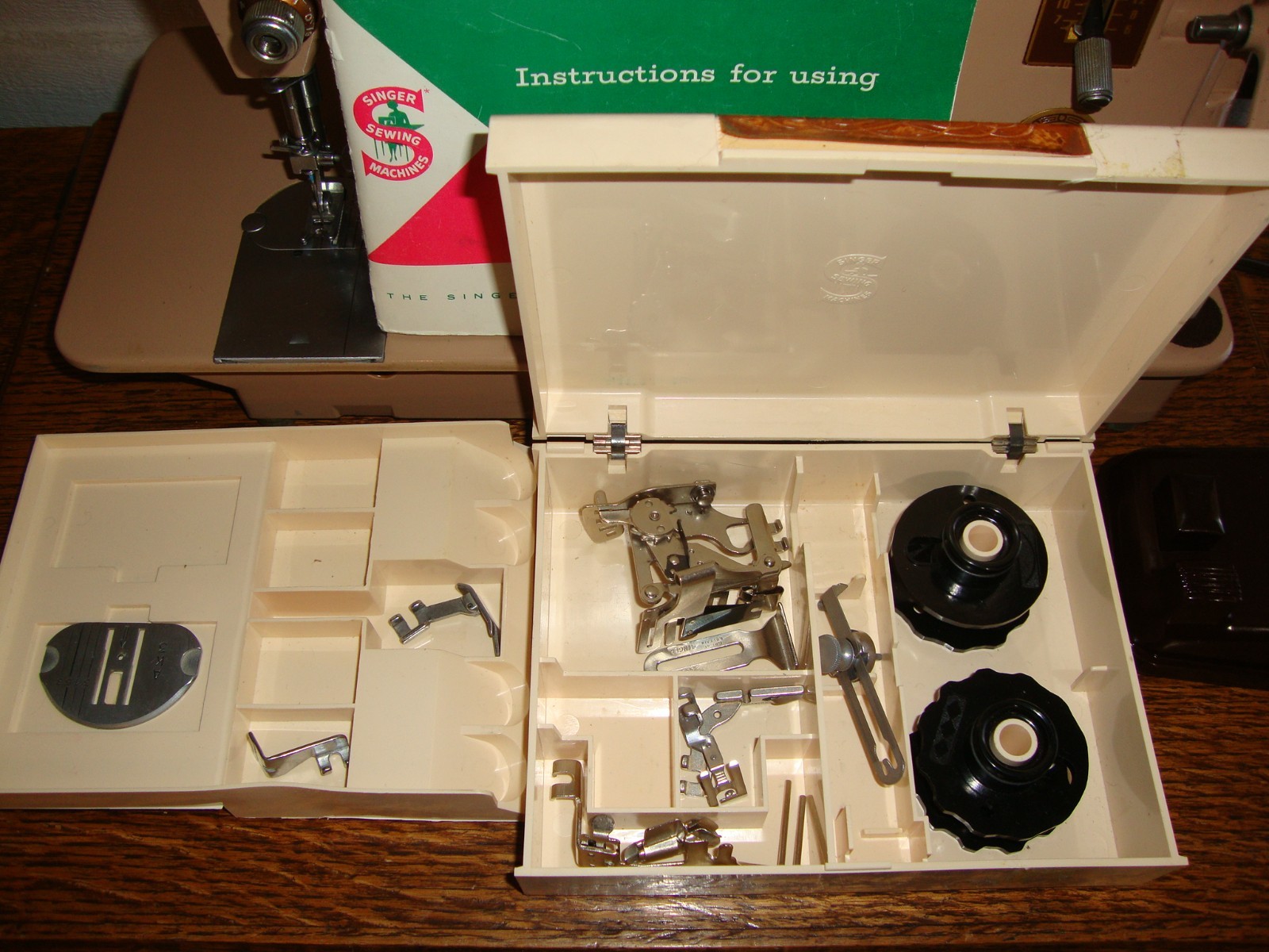 VINTAGE SINGER SEWING MACHINE MODEL 401A, SLANT NEEDLE , SERVICED