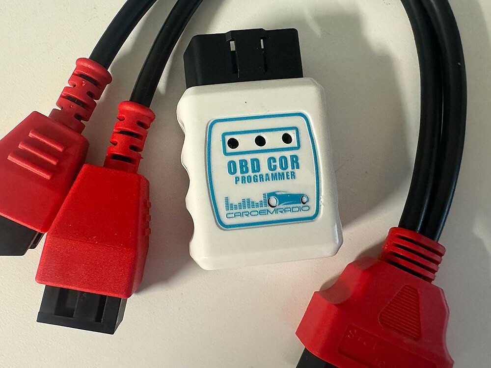 RAM 12" UAX UCONNECT 4C RADIO INTEGRATION PROGRAMMER + SECURITY BYPAS CABLE