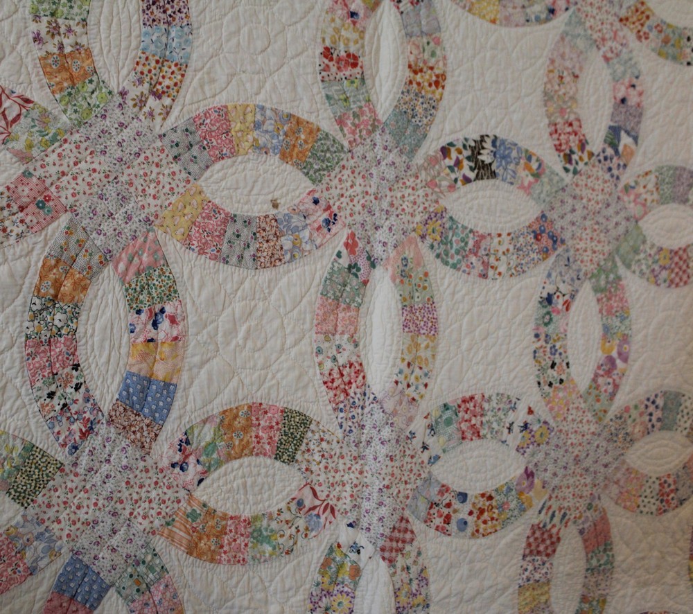 Antique Double Wedding Ring Pattern Pieced Quilt –