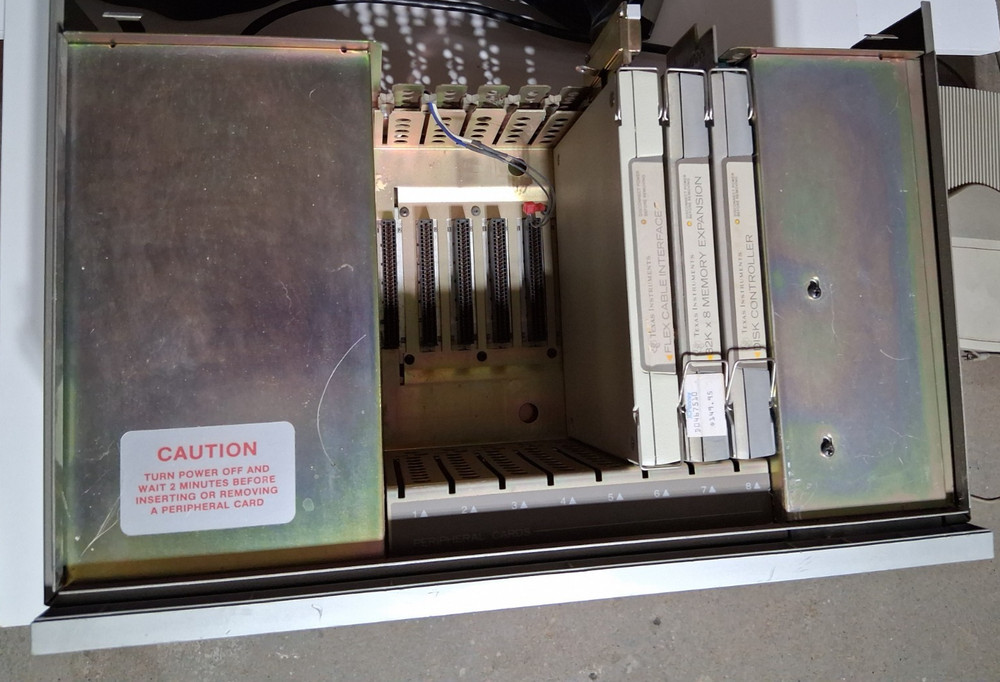 Texas Instruments PHP1200 Peripheral Expansion System Box 4 TI-99 4A - Powers On