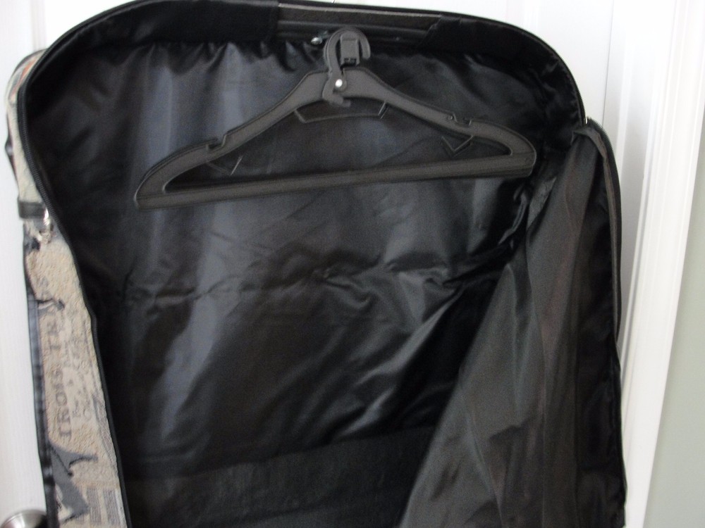 MUSIC TAPESTRY GARMENT BAG