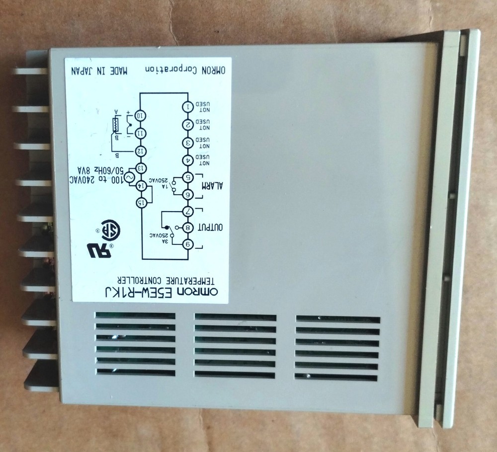 Omron E5EW-R1KJ E5EWR1KJ Temp Temperature Controller unit with clips 100-240vac