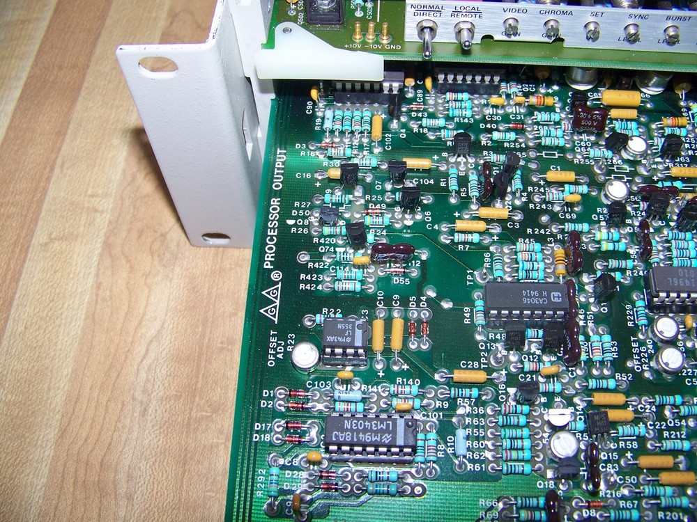 Grass Valley Group 3240 -2RU Video Processing Broadcast Amplifier + Modules