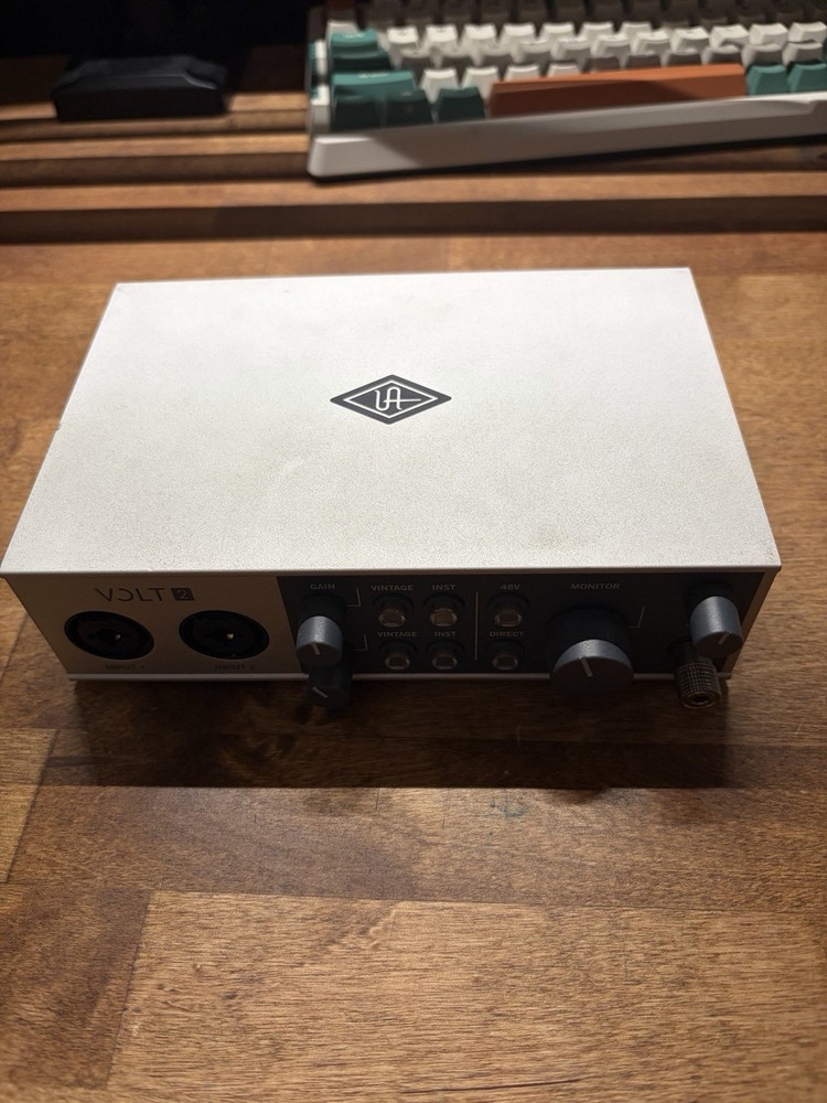 Universal Audio Volt 2 USB-C Audio Interface with 2 USB Cables