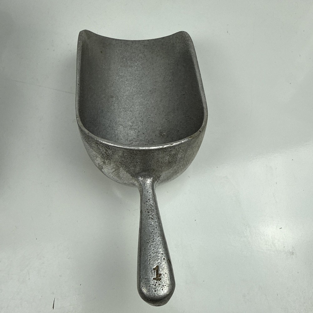 Aluminum scoops