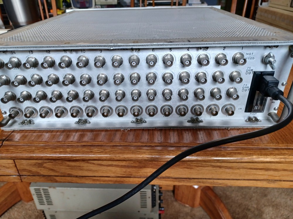 APCOM Applied Comm's Sys Instrumentation Distribution Amplifier Mdl 1000 IDA-2