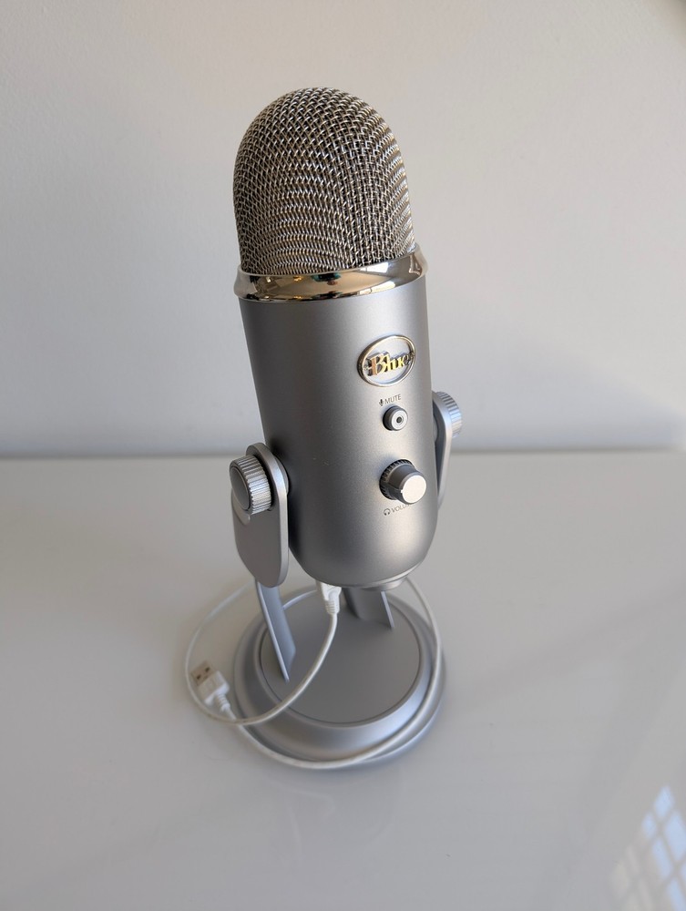 Logitech for Creators Blue Yeti Premium USB Gaming Microphone for Streaming