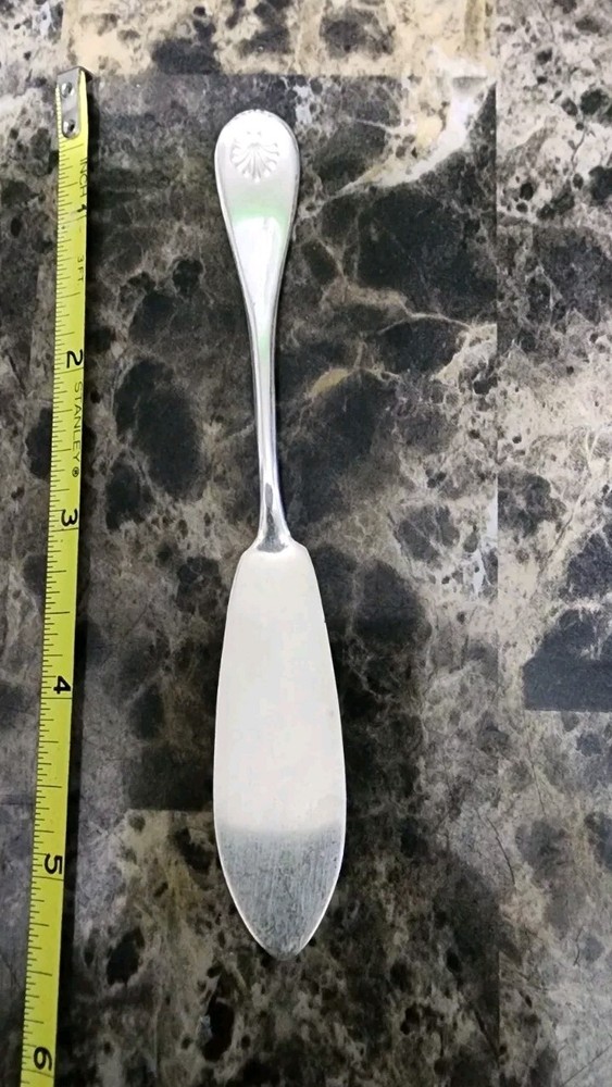 WM A ROGERS/ONEIDA ANTIQUE c1898 SHELL TINY SILVERPLATED MASTER BUTTER KNIFE 🧈