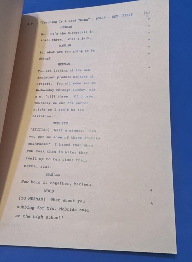 EVENING SHADE TEACHING IS A GOOD THING SET USED SCRIPT FIRST DRAFT BURT REYNOLDS