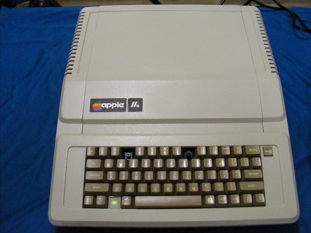 Apple IIe computer