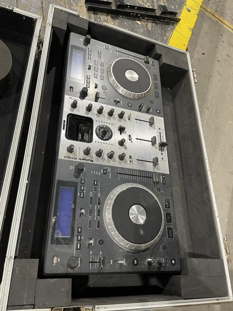 DJ Equipment / Turn tables