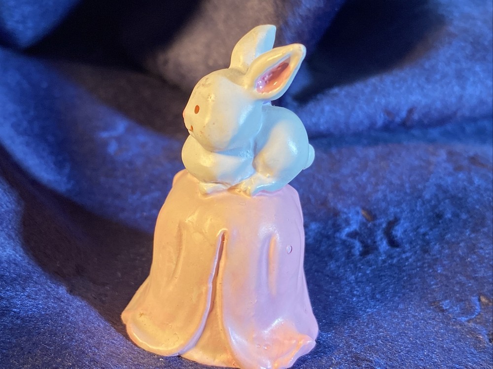 Enesco Bunny rabbit Thimble
