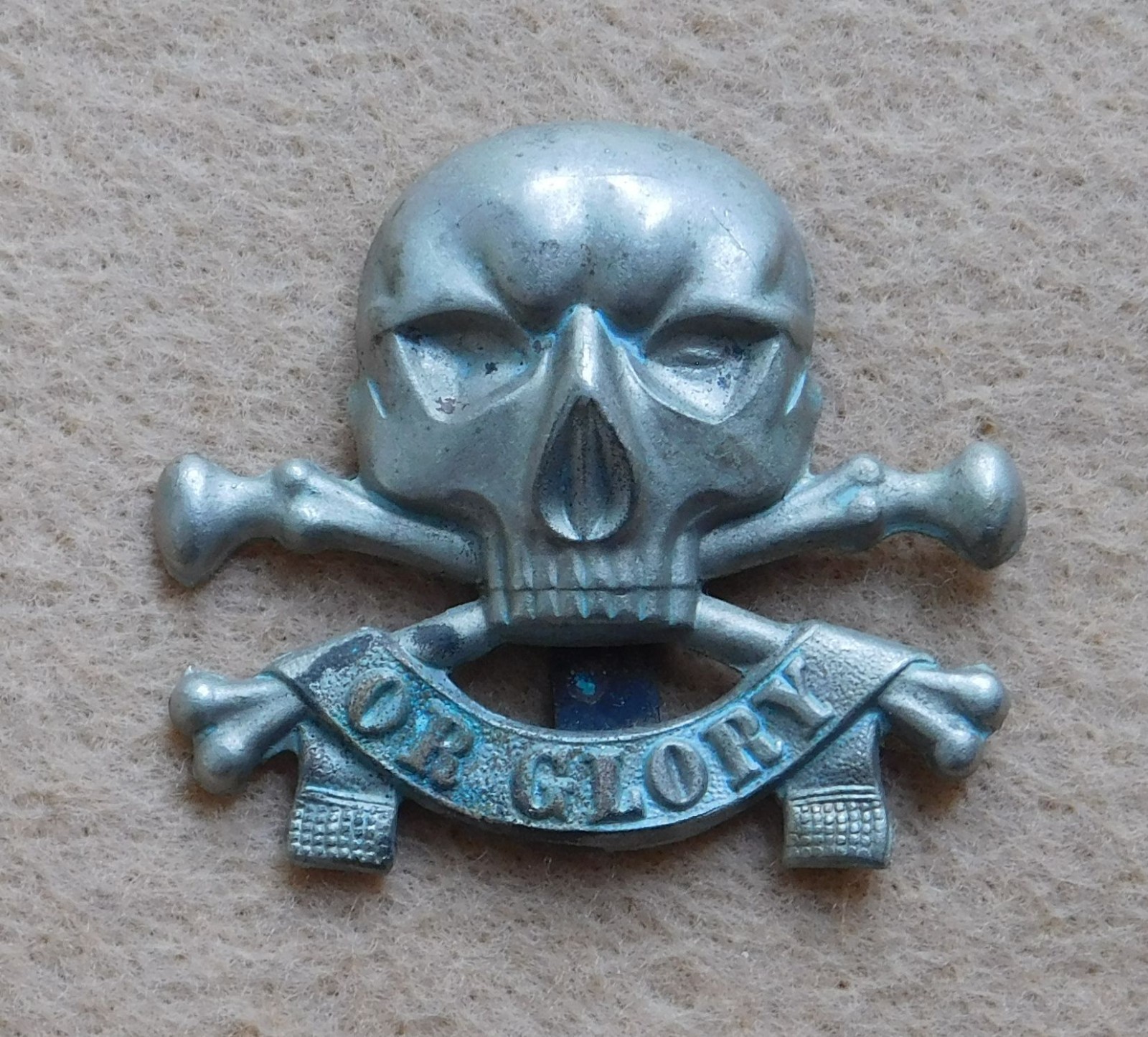 REPRODUCTION WWI-WWII BRITISH 17TH/21ST LANCERS CAP BADGE "DEATH OR GLORY"