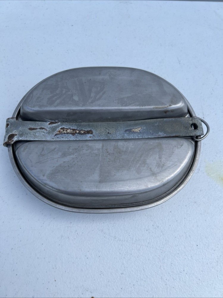 9104 - WWII era Mess Kit w/ One Utensils - Leyse 1945